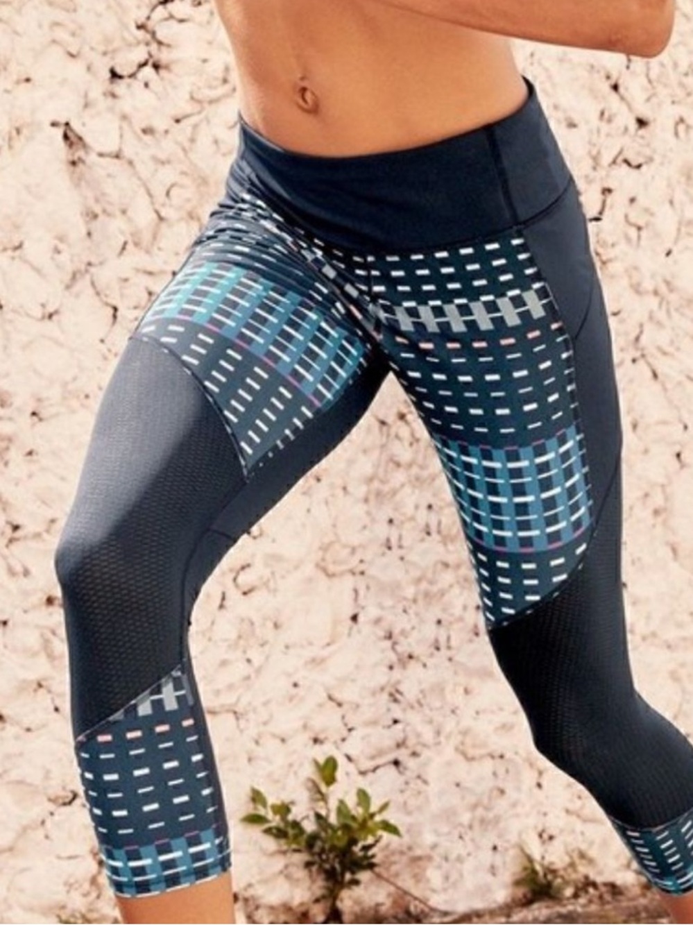 Athleta Timeless Contender Capri Leggings Navy Multicolor Zip Pockets Sz L Crop